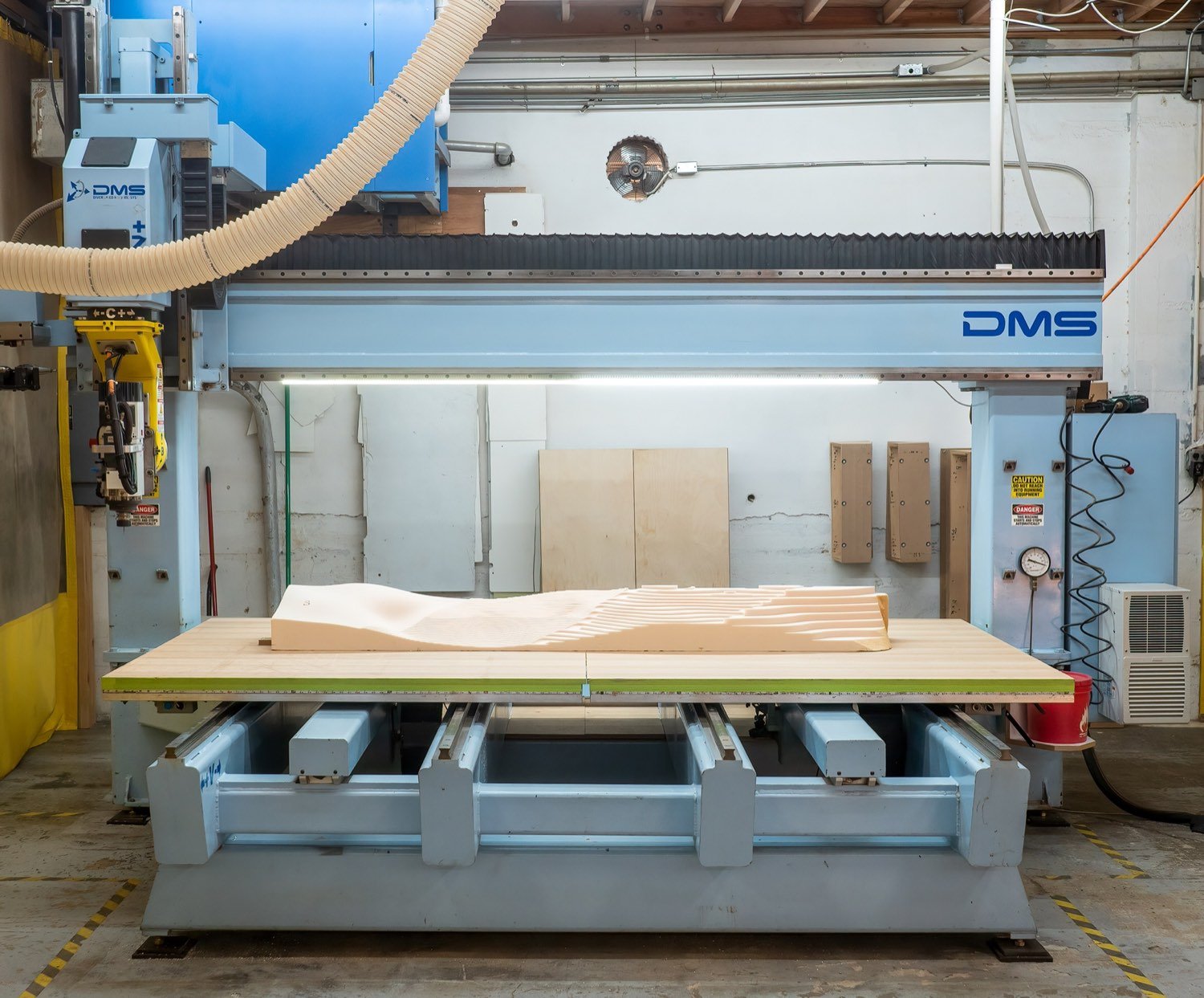 CNC staklės, apdirbančios detalę pagal parengtą failą